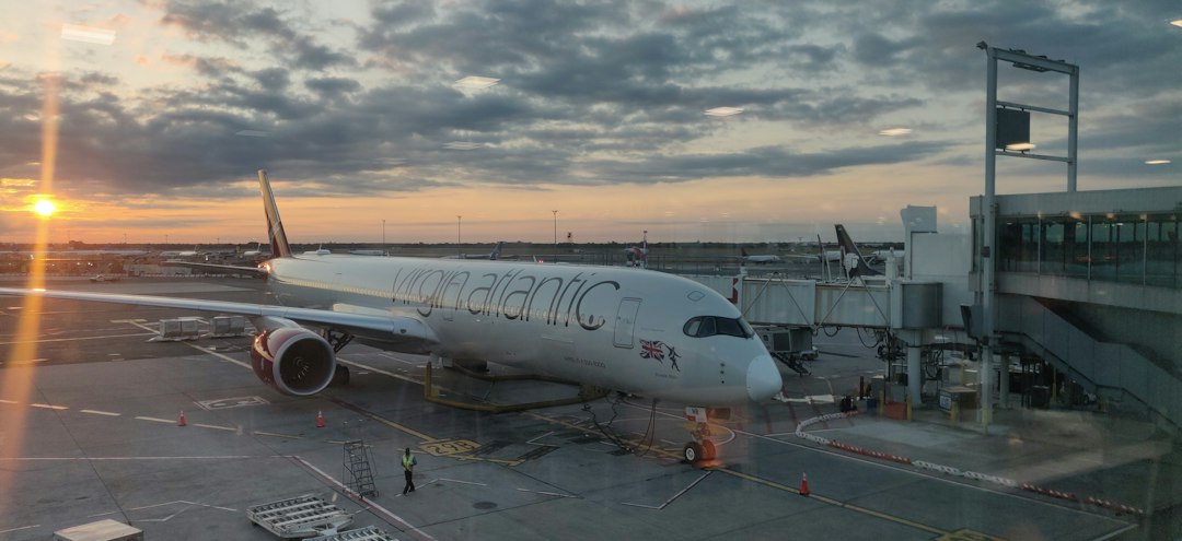 מטוס Airbus A350 בנמל תעופה – אילוסטרציה לקו החדש של פינאייר