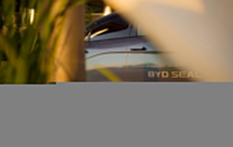 מכונית BYD Seal חשמלית בצילום של Ansis Kančs מאתר Unsplash, להמחשת התחרות של תעשיית הרכב הסינית באירופה