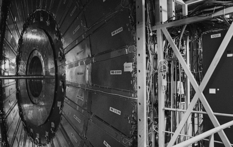 מכשור פיזיקת חלקיקים במאיץ CERN, תמונת אילוסטרציה