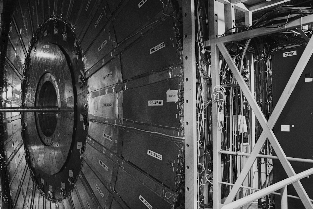 מכשור פיזיקת חלקיקים במאיץ CERN, תמונת אילוסטרציה