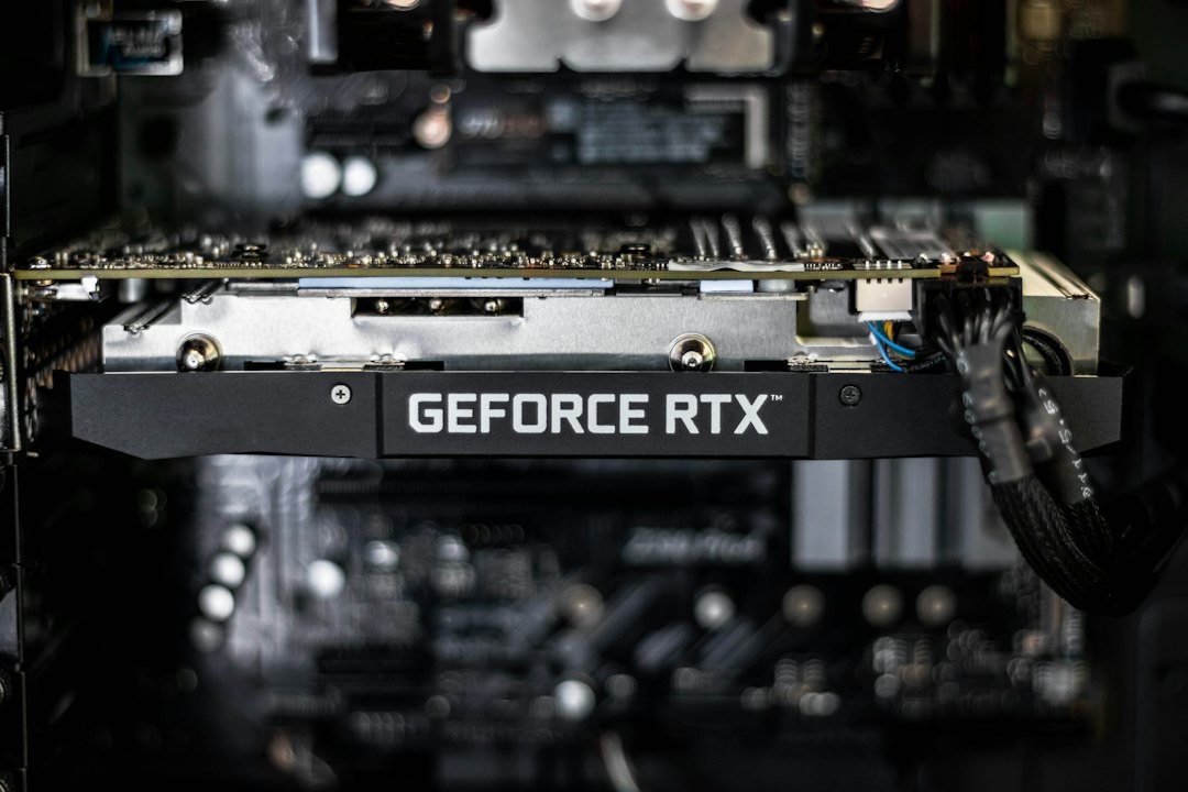 כרטיס מסך GeForce RTX של אנבידיה - צילום מוצר להמחשה, אינו מציג את שבבי הבינה המלאכותית המשמשים במרכזי נתונים