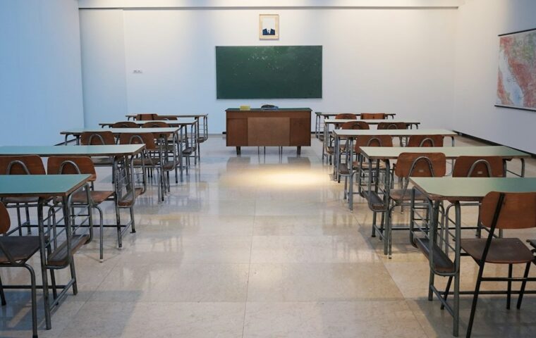 כיתת לימוד ריקה בבית ספר, צילום אילוסטרציה שאינו מתעד את בית הספר בבנד