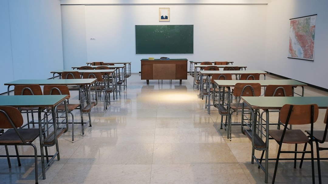 כיתת לימוד ריקה בבית ספר, צילום אילוסטרציה שאינו מתעד את בית הספר בבנד