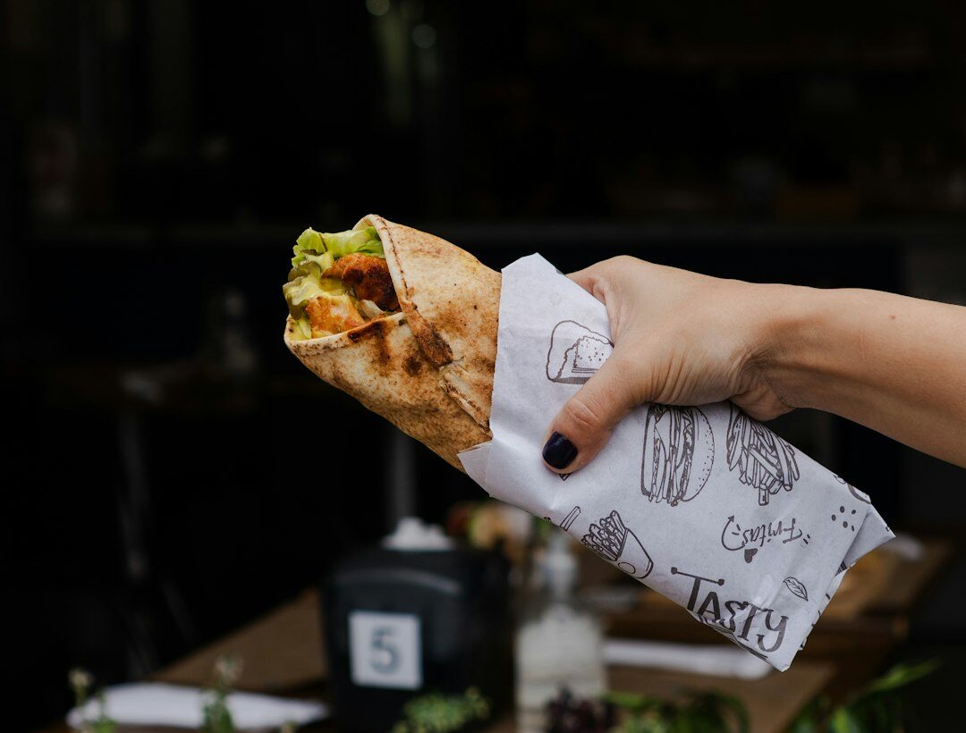 כריך עטוף, אילוסטרציה לכריך Chic Taouk היוקרתי בביירות