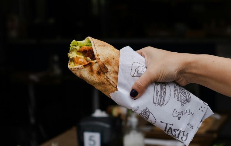 כריך עטוף, אילוסטרציה לכריך Chic Taouk היוקרתי בביירות