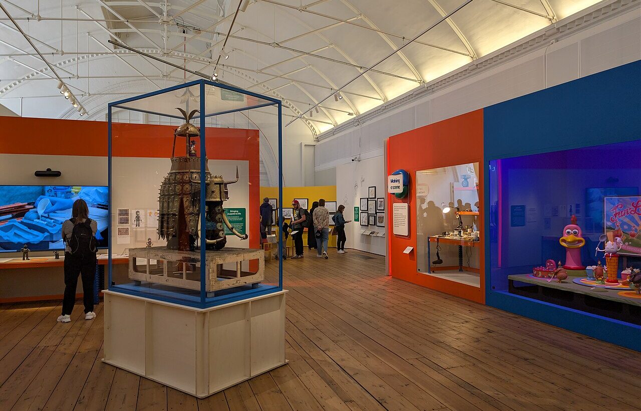 מיצגים בתערוכת Inside Aardman: Wallace & Gromit and Friends במוזיאון Young V&A בלונדון. צילום: Andy Li, Wikimedia Commons, CC0.