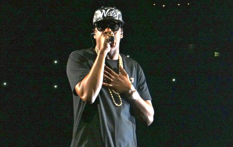 ג׳יי זי (Jay-Z) בהופעת ראפ בפריז ביוני 2012 – צילום ארכיון, Daniele Dalledonne, CC BY-SA 2.0