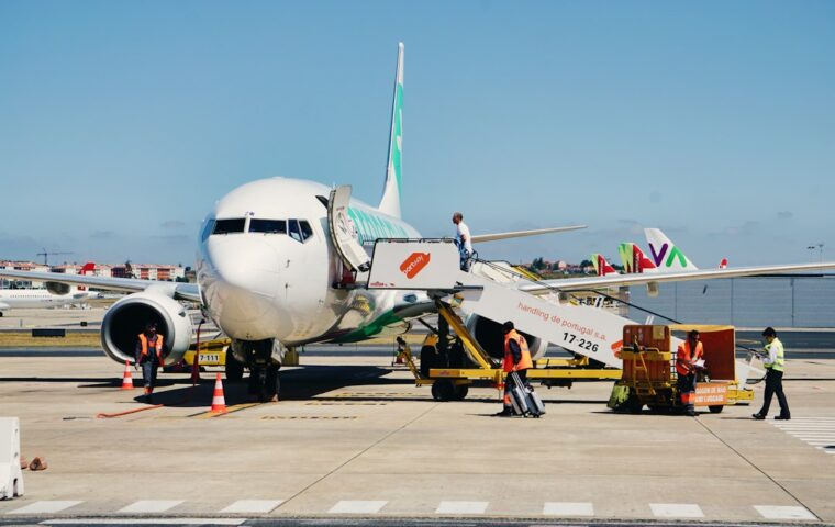 טיסות: Lisbon airport airplanes