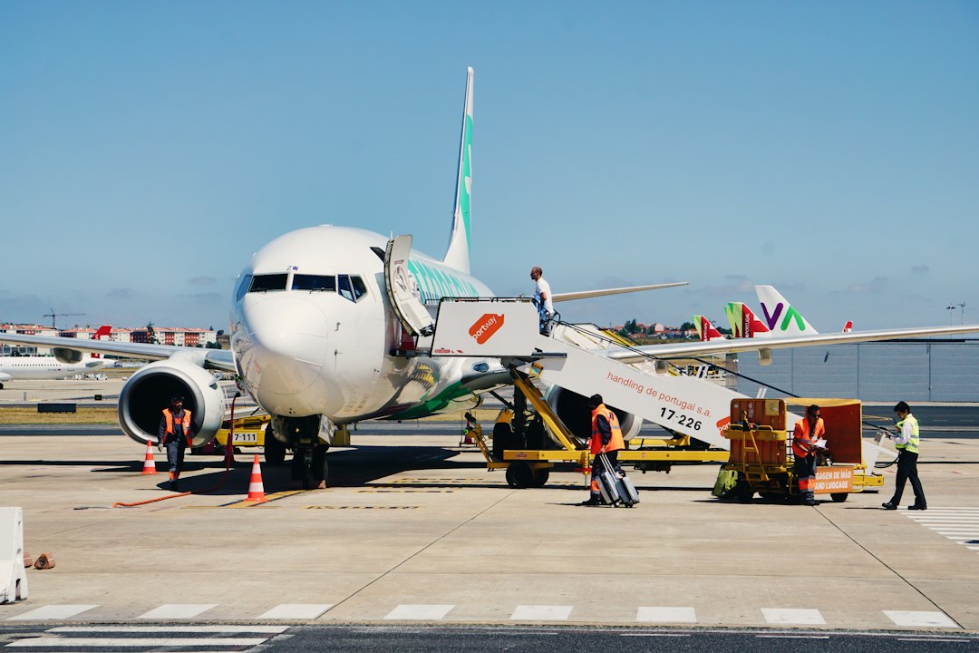 טיסות: Lisbon airport airplanes