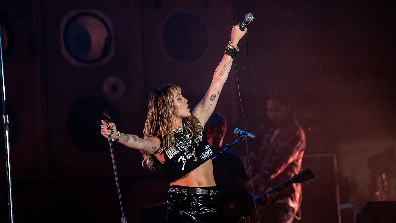מיילי סיירוס בהופעה ב־Primavera Sound, מאי 2019; Raph_PH, CC BY 2.0