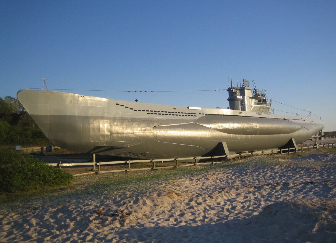 צוללת U-995 במוזיאון בלבואה בגרמניה, דגם דומה ל-U-672 שהתגלתה מול חופי בריטניה