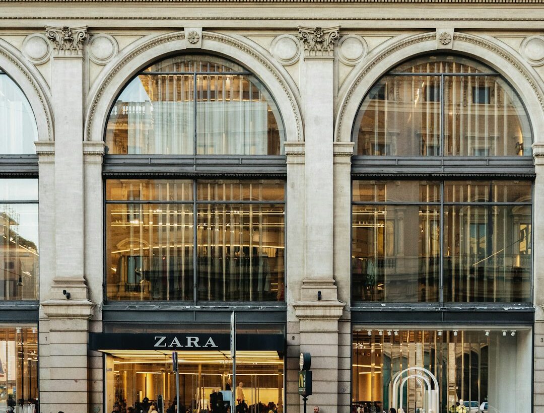 חזית חנות Zara ברומא – צילום אילוסטרציה למדריך על ההיסטוריה של זארה