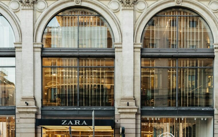 חזית חנות Zara ברומא – צילום אילוסטרציה למדריך על ההיסטוריה של זארה